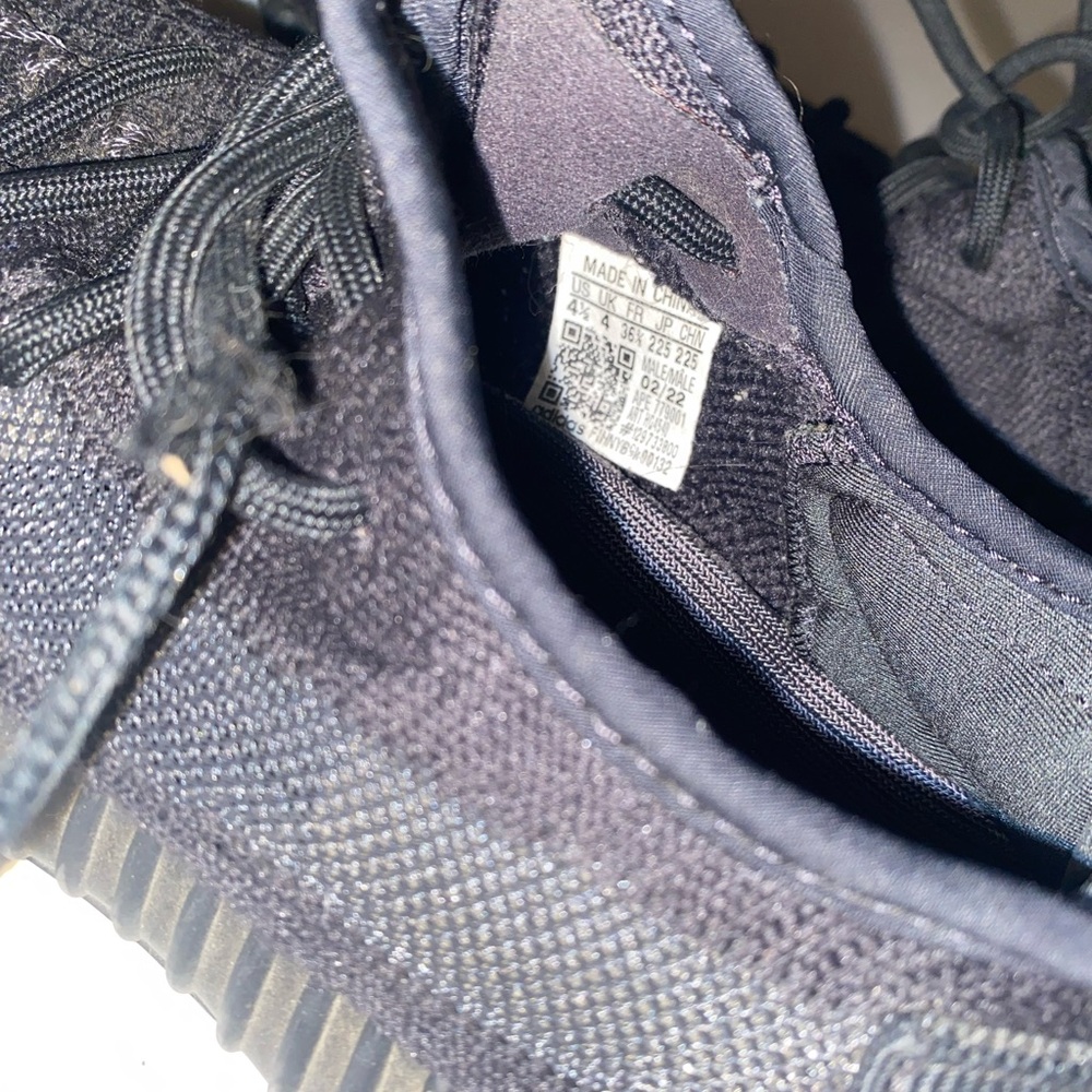 Adidas Yeezy Boost 350 V2 Onyx – Men’s Size 4.5 - Picture 2 of 7
